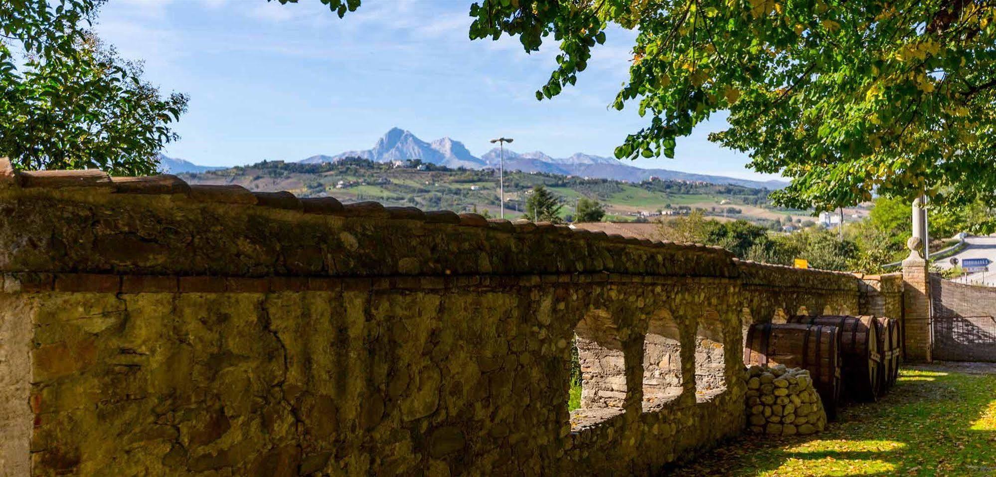 Corte Dei Tini Villa Vomano Exteriör bild